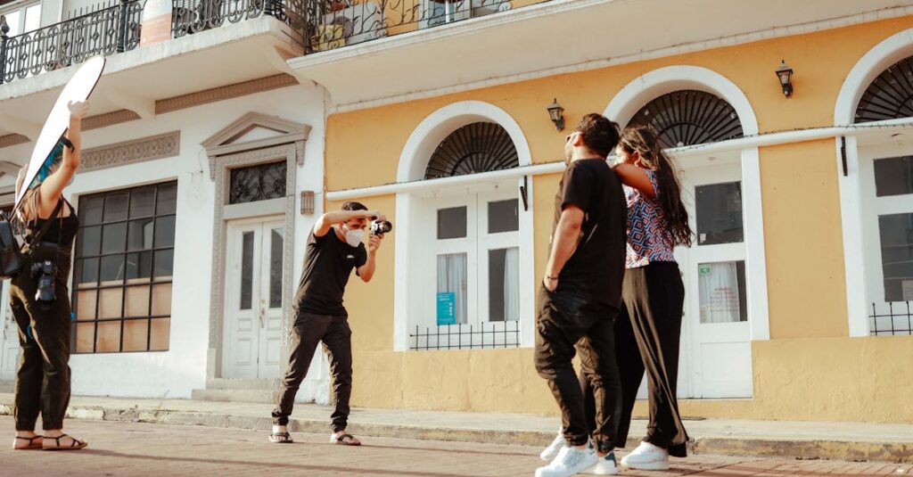 ブログ初心者が記事テーマやアイデアをノートに書き出している様子を表現した画像