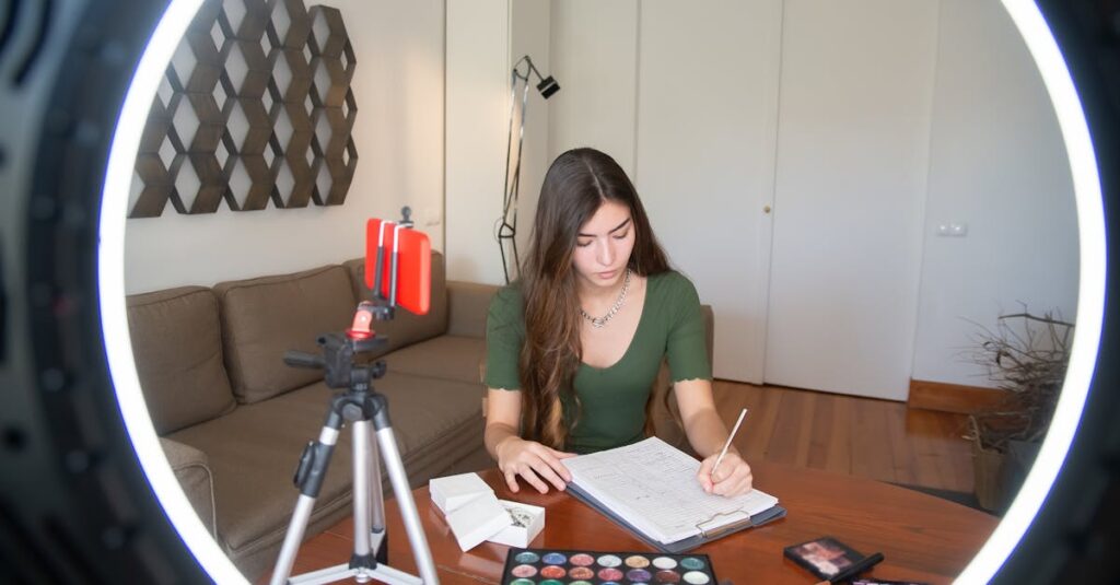 ブログ初心者が記事内容に悩んでパソコンの前で考え込む様子を表現した画像