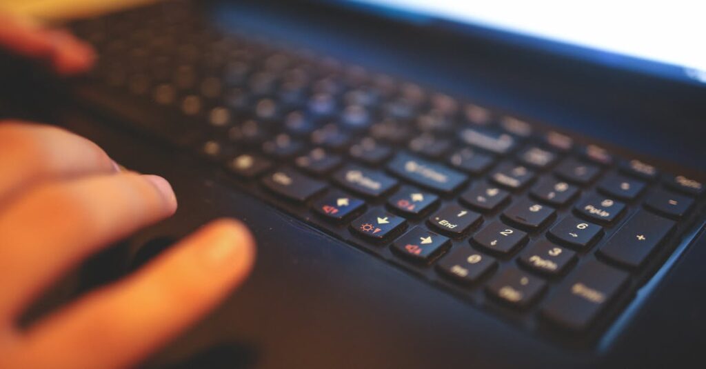 はてなブログのインターフェースと特徴を紹介するイメージ画像