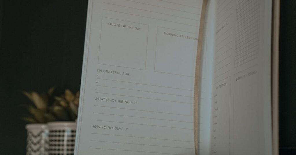 毎日ブログを書く習慣を身につけるためのルーティンをイメージしたデスクと日記のイラスト