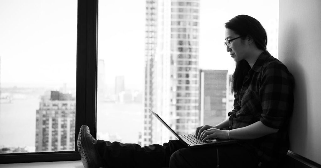 AI副業の種類を比較する図。文章生成・画像生成・自動化モデルなど複数のパターンを示している。