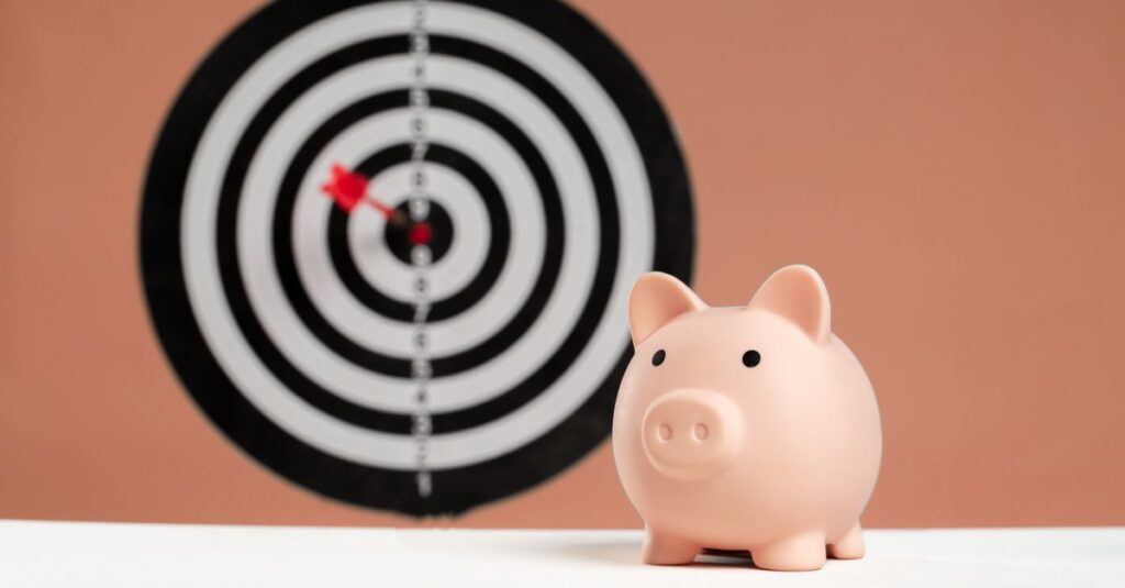アフィリエイト成功のための戦略を示す図。方向性・計画・継続の3要素を中心に配置。