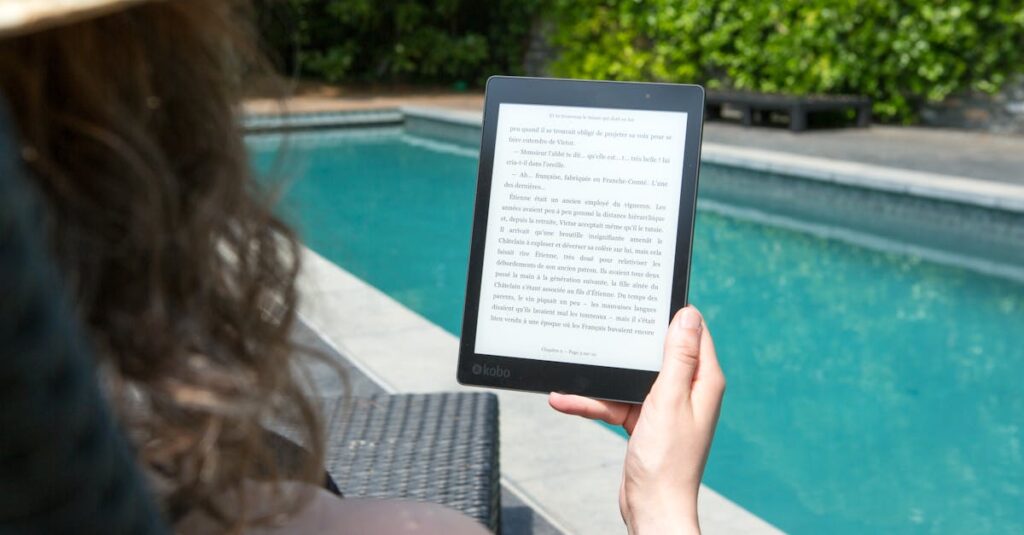 ChatGPTで原稿を作成し、Kindle出版を行う副業の流れを表現したイメージ。