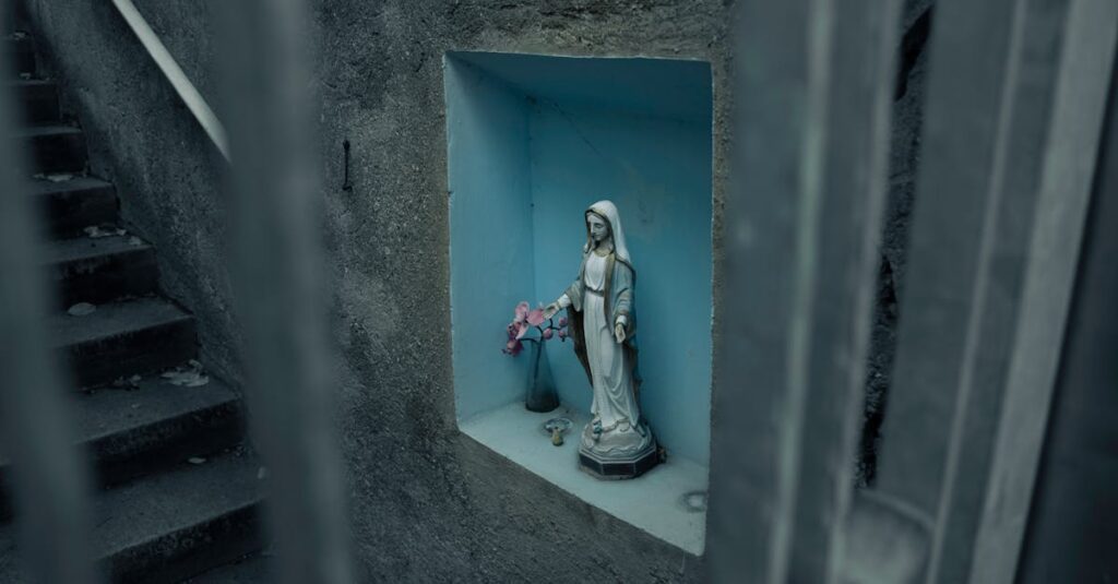 ニッチジャンルの選定方法を示す図：競合が少なく広告単価が高いテーマを選ぶ流れ