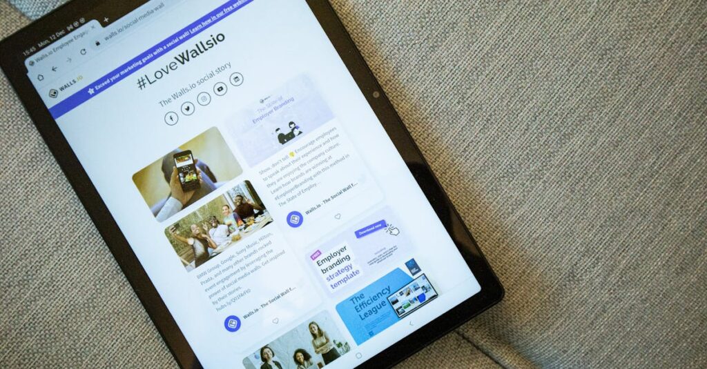 ブログ記事内に関連リンクを設置し、読者の回遊を促している画面のイメージ。