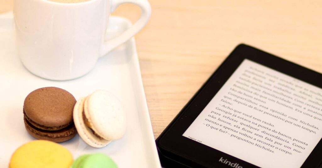 読者視点でブログの構成を組み立てるブロガー。モニターに記事の階層構造が表示されている。