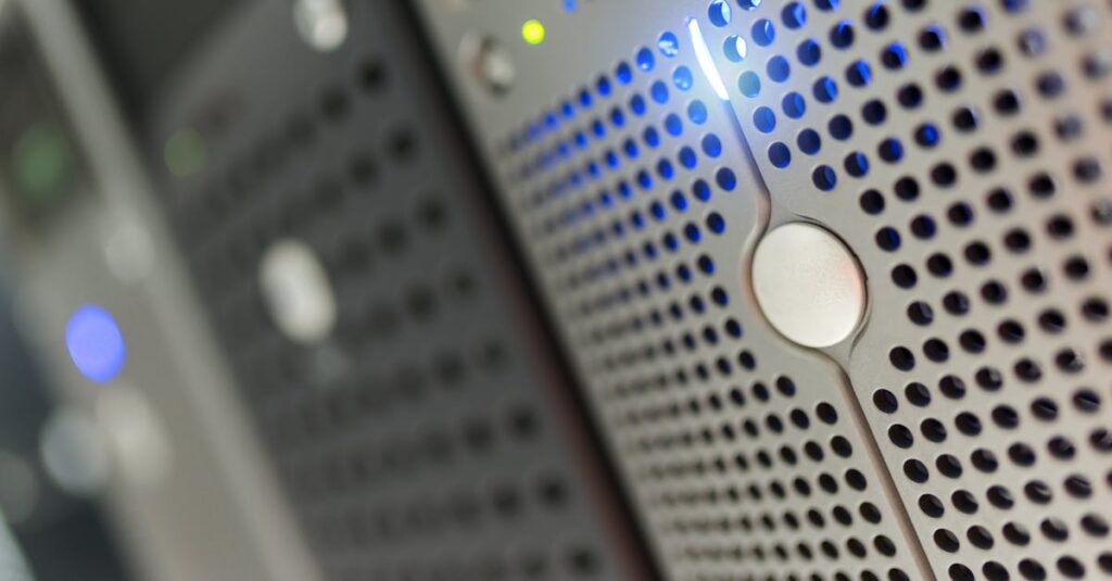 副業ブログに最適なサーバーを選ぶ基準を解説するイメージ。初心者が失敗しないための比較ポイントを図解したもの。