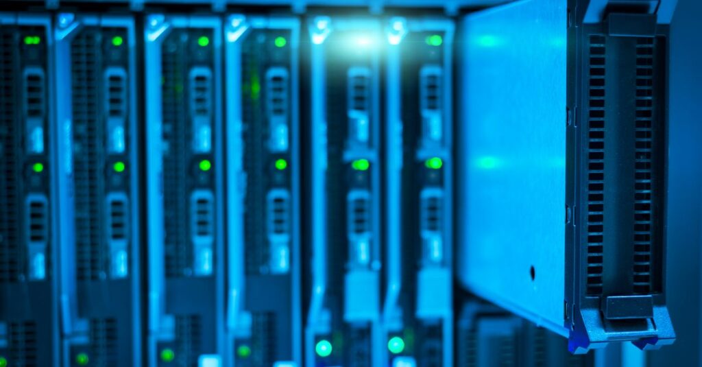 副業ブログに最適なサーバーを選ぶ基準を解説するイメージ。初心者が失敗しないための比較ポイントを図解したもの。