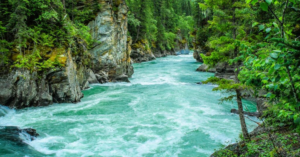 ブログ内の読者導線を設計している図。矢印で記事がつながり、回遊ルートが見える化されている。