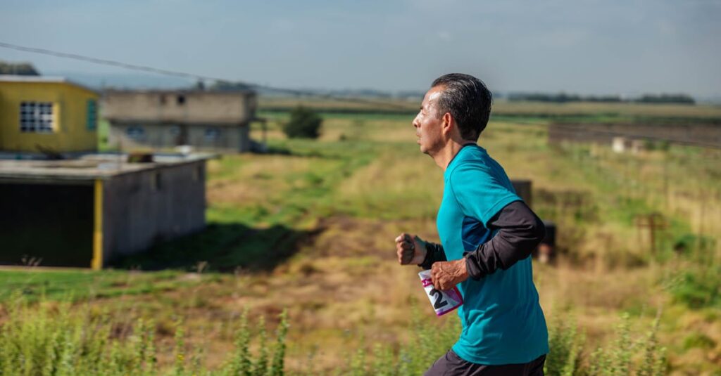 モチベーションを維持する仕組みを図解。習慣化・環境・小目標設定の重要性を表す。