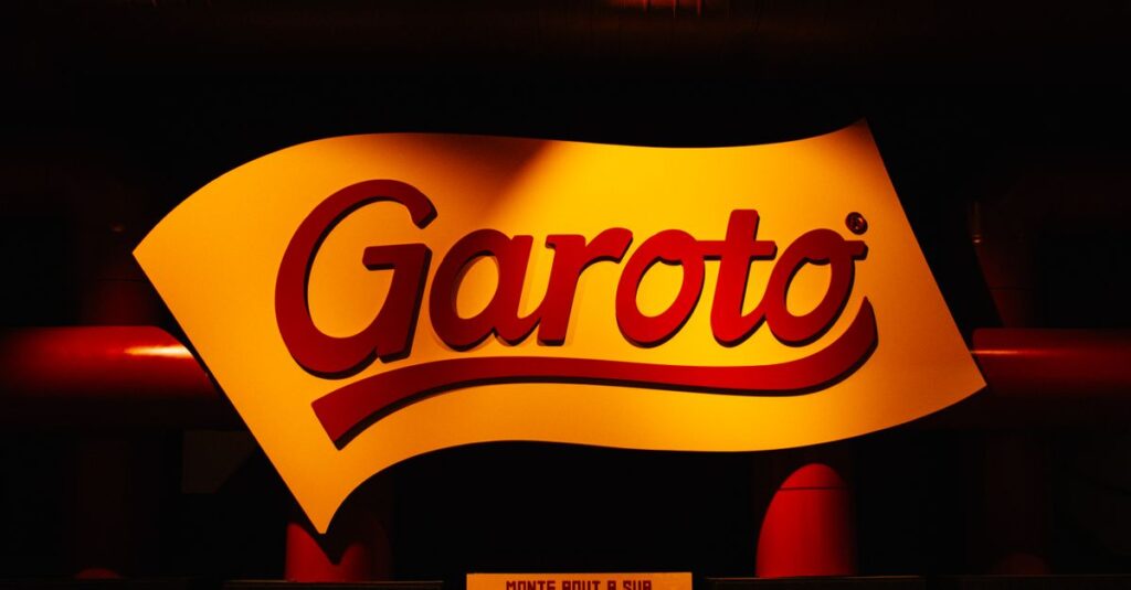 A8.netやバリューコマースなど主要ASP10社のロゴを並べたイメージ。初心者が比較しやすいデザイン。