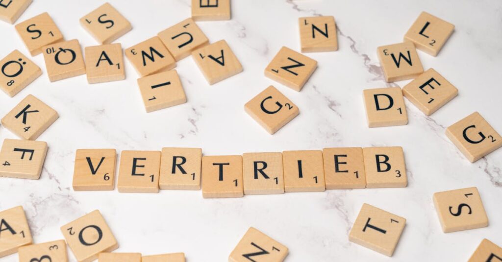 集客記事と収益記事の関係を示す図。アクセスから成約までの流れを視覚化。