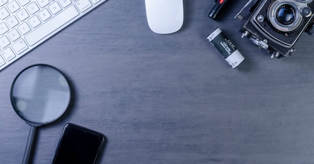 アクセス解析の基本項目を図で説明。クリック率や表示回数を分析するイメージ。