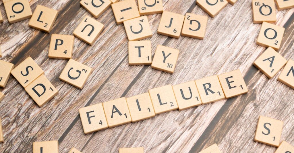 ブログ運営で挫折する人が陥る典型的な原因とその対策を図で示したイメージ