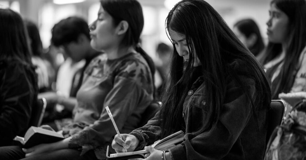 読者目線でコンテンツを設計する流れを図解。悩み理解から記事構成までのプロセスを示す。