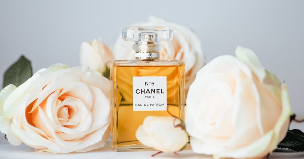 広告単価の高いテーマ例を比較した図：金融・転職・美容・医療ジャンルなど