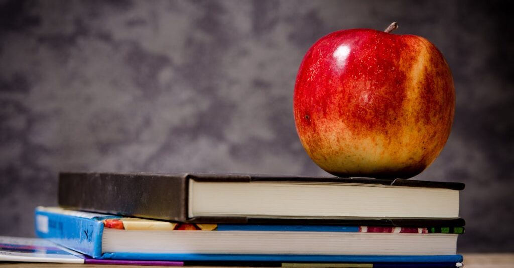 副業ブログで稼ぎ続けるための習慣や戦略をまとめた図解。継続・改善・分析が成功の鍵であることを伝える。