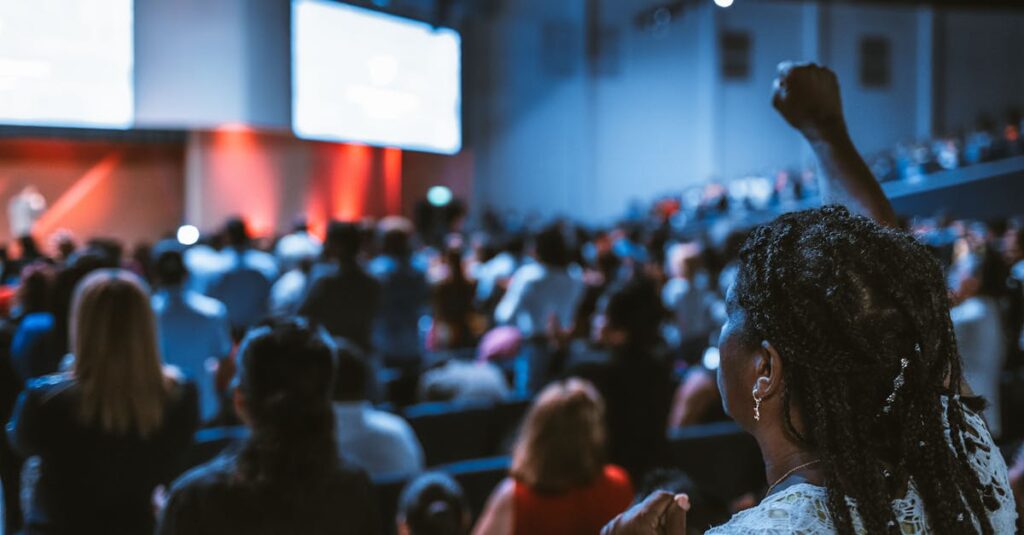 読者目線でコンテンツを設計する流れを図解。悩み理解から記事構成までのプロセスを示す。