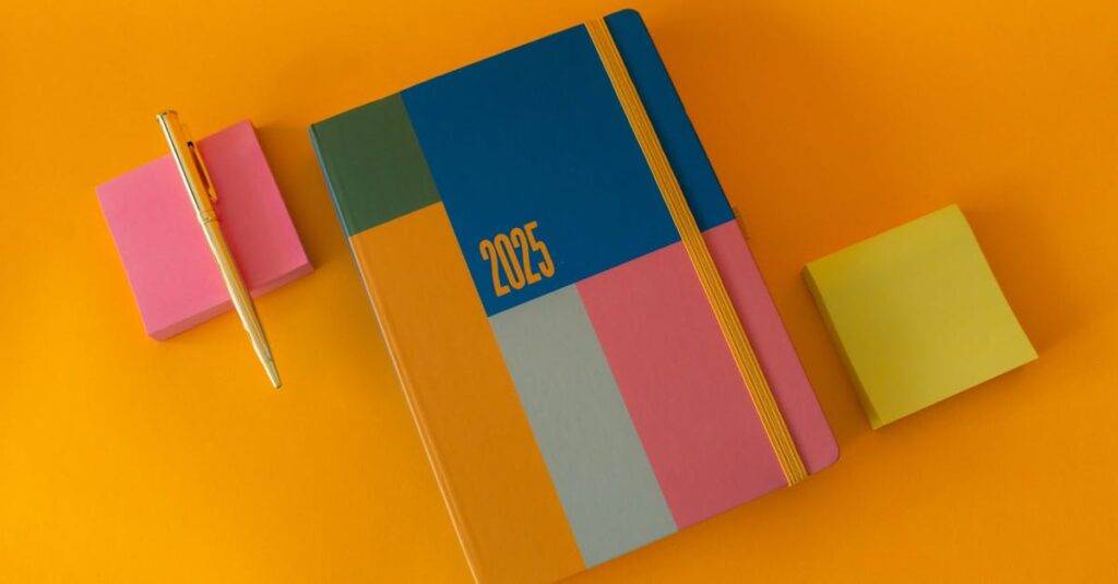 2025年にブログで収益化を達成した人がパソコンの前で笑顔で喜んでいるイメージ。成功までの6ステップを象徴的に表した明るく前向きな画像