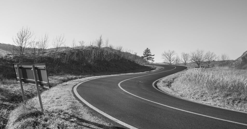 継続によって成果が伸びていく様子を示すグラフ。努力の積み重ねが急激に報われるイメージ。