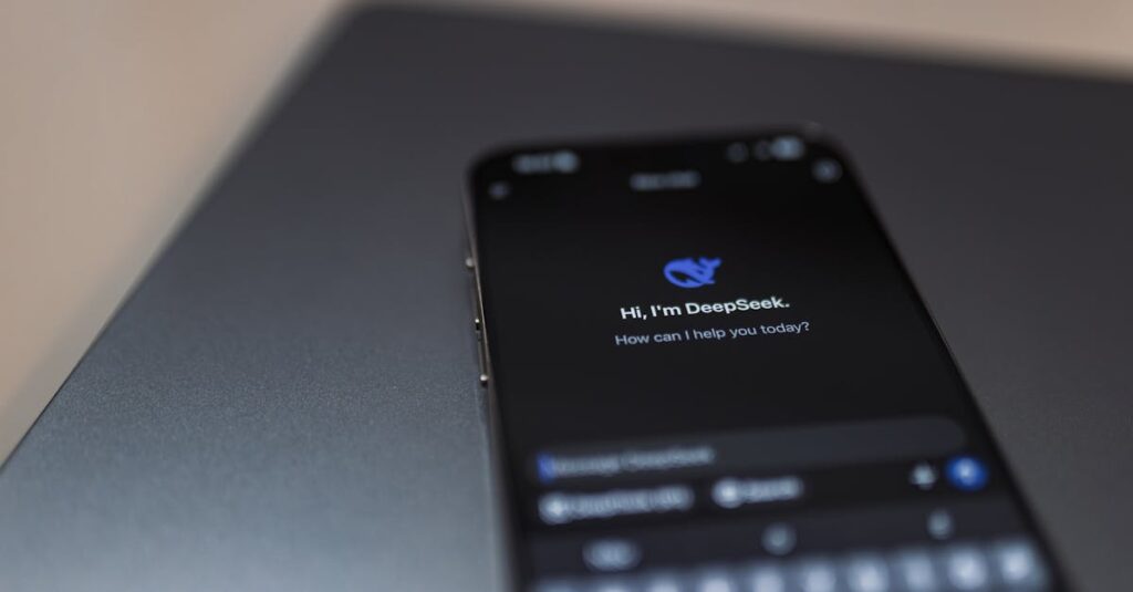 AIを使った副業の概念をイメージした図。AIツールと人間が協働して収益を生み出す構造を表現。