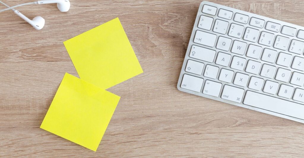 noteでファンを惹きつけるテーマ設定や記事アイデアを考える様子を表すイメージ。