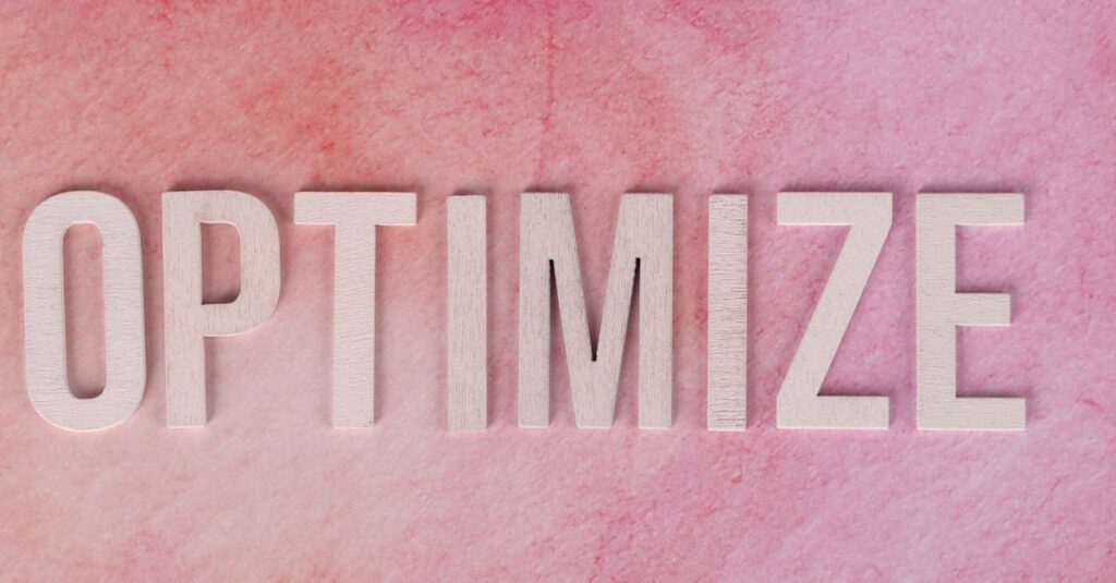 SEOの基本プロセスを図解。キーワード選定から記事改善までの流れを示す。