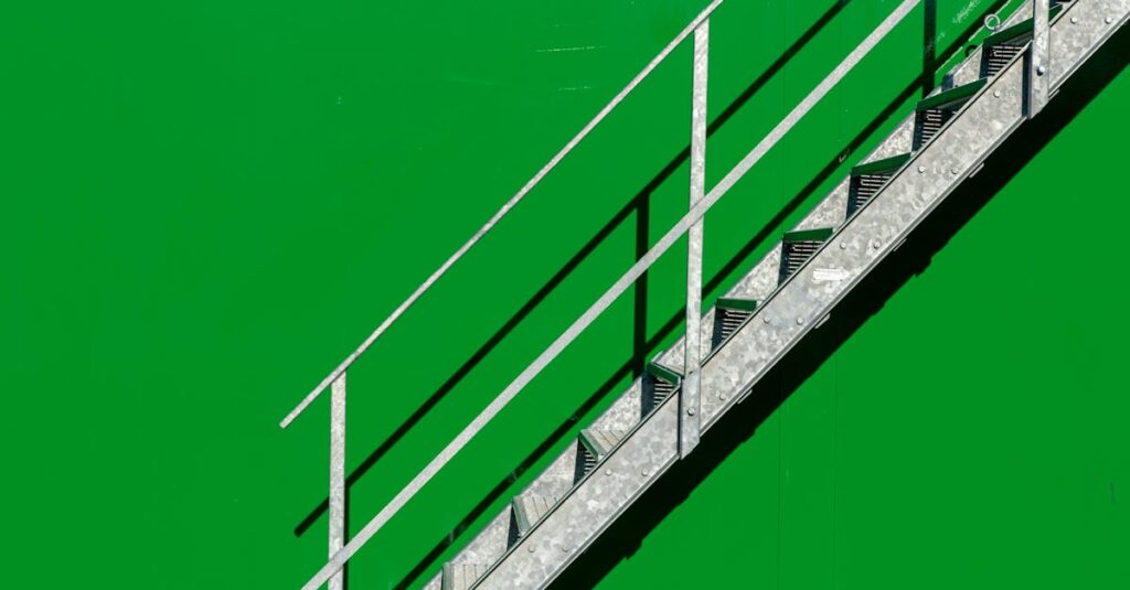 ASP登録後の作業手順をステップ形式で解説するイメージ。ブログ運営者がパソコンで案件を選び報酬を得る流れを表現。