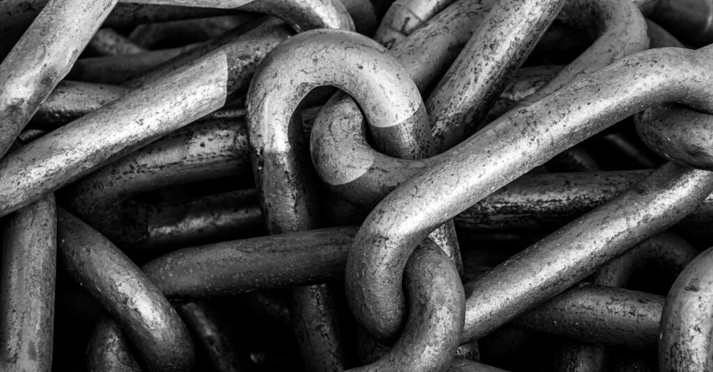 ブログ内の記事同士を内部リンクでつなぐ様子。矢印で結ばれた記事構造の図。