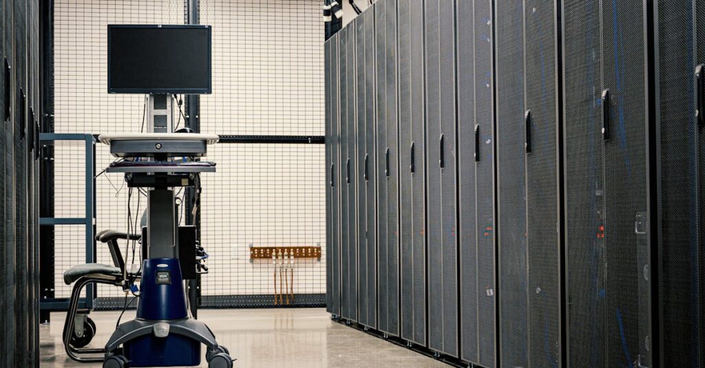 副業ブログのサーバー運用とセキュリティ対策を解説するイメージ。安全な運用やバックアップ、アクセス分析の図。