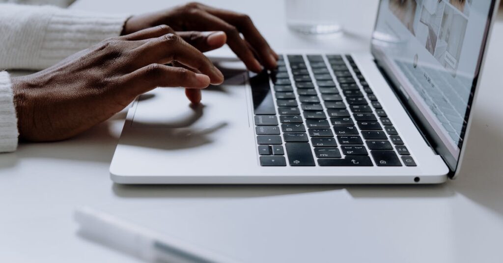 キーワード選定の手順を図解したイメージ。ブログ初心者がSEOに強いテーマを見つけるための流れ