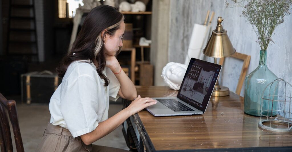 アフィリエイトで自由な働き方を実現するイメージ。パソコンで仕事をしながら自然を楽しむ人を描写。