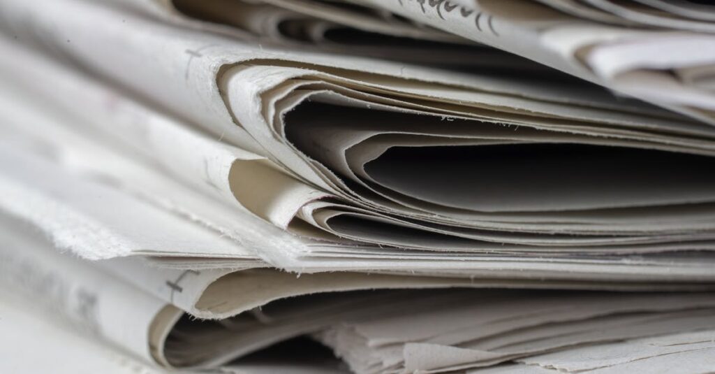 集客記事と収益記事のバランスを解説する図。トラフィックからコンバージョンへの流れを示す。