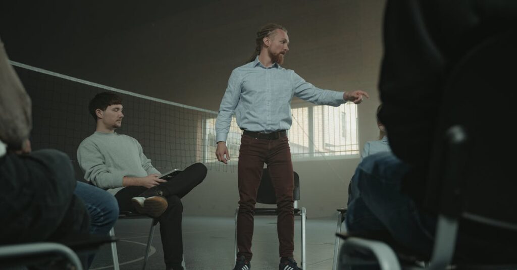 ブログ分析と改善のプロセスを示す図で、データ解析、リライト、内部リンク最適化、収益安定化の流れを視覚的に説明した図解