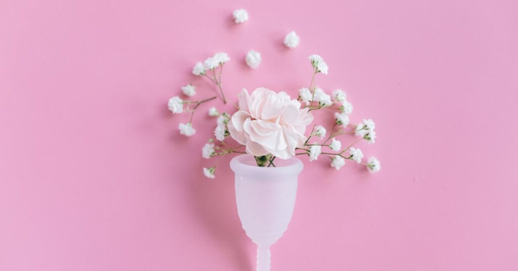 収益記事と比較記事の構成を図解。問題提起から行動促進までのストーリー設計を示す。