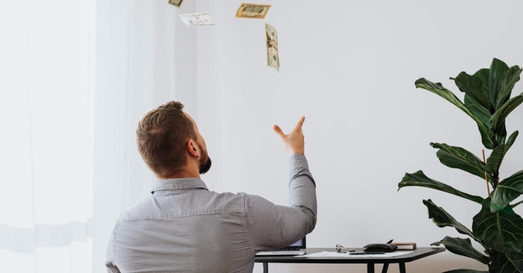 アフィリエイト成功までの道のりを示す図。学び・行動・継続・成果の4段階を描写。