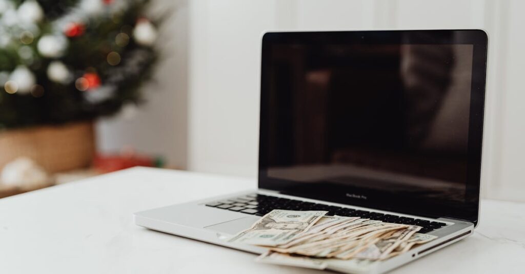 アフィリエイトの収益が発生し、確定して振り込まれるまでの流れを示す図解