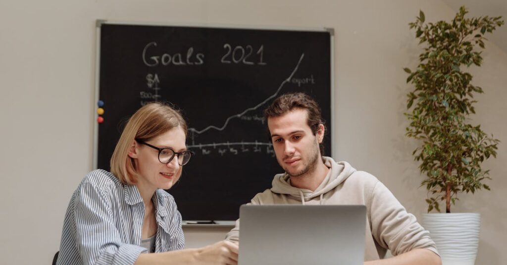 アフィリエイト初心者が方向性を見失わないための目標設定を図解。ターゲット・目的・手段をつなぐイメージ。