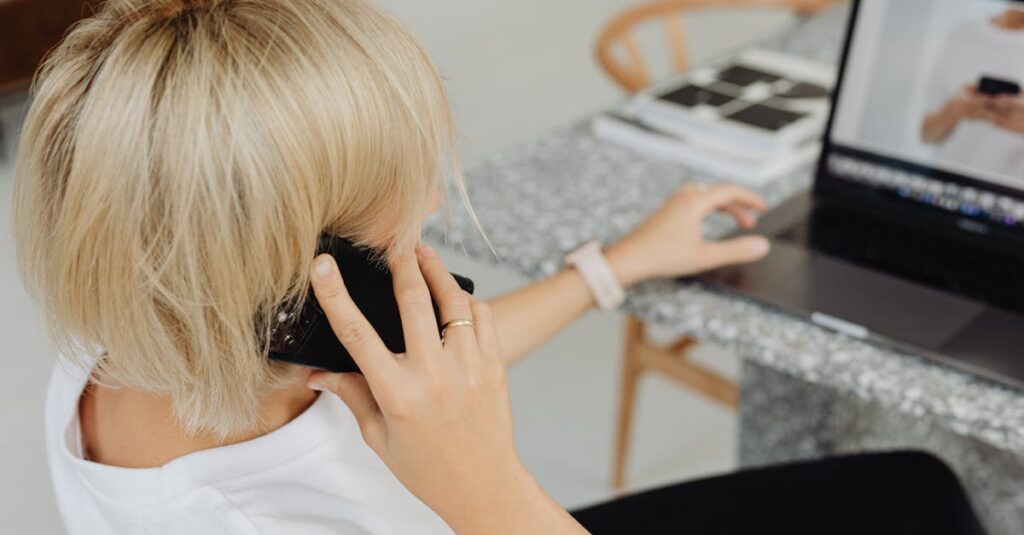 アフィリエイトで稼げるジャンルの例を一覧で示す図。金融・転職・美容・通信など高単価ジャンルを紹介。