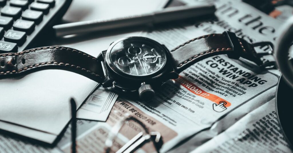 収益記事と比較記事の構成を図解。問題提起から行動促進までのストーリー設計を示す。