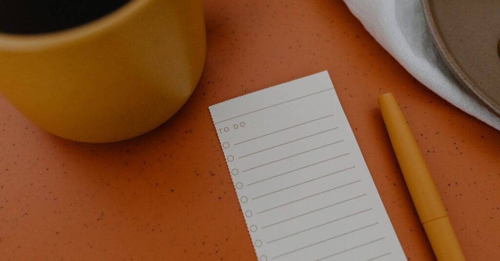 毎日ブログを書く習慣を身につけるためのルーティンをイメージしたデスクと日記のイラスト
