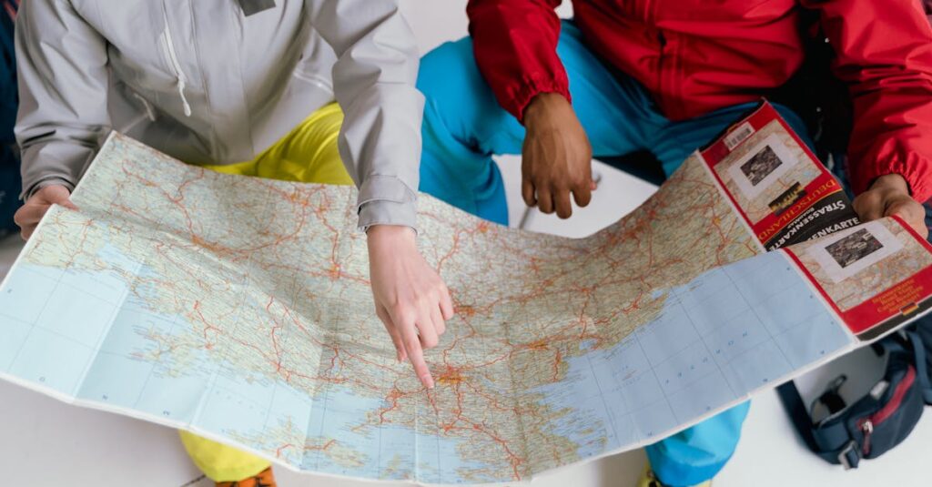 ブログの読者行動フローを設計するブロガー。記事から記事への導線をマップに描いている様子。