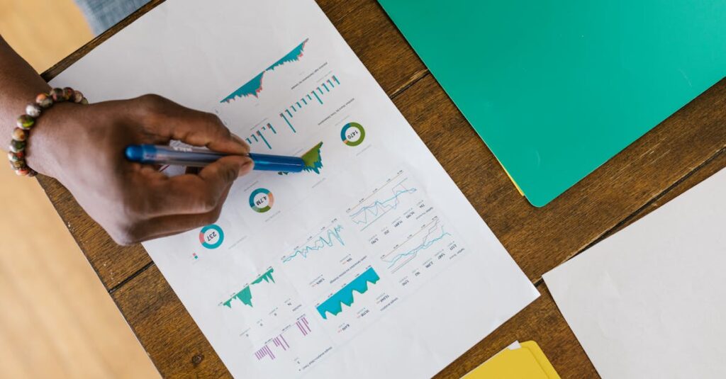 クリック率を高めるライティングのコツを図解。ベネフィット訴求と読者心理の関係を示す。