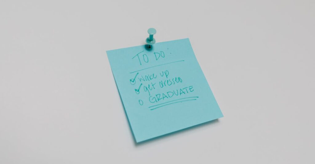 ブログ初心者が挫折しやすい理由と継続のコツを示す図。目標設定と習慣化を強調。