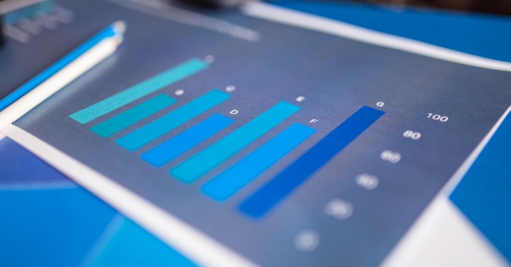 アフィリエイトの成果を分析し改善するデータ分析の様子