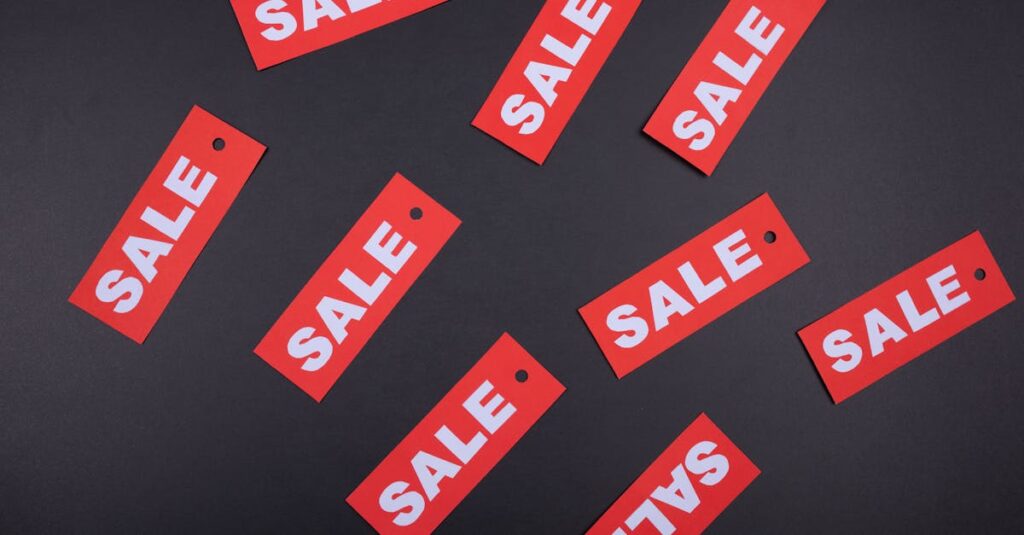 広告単価を決める要素を示す図：ジャンル・入札額・デバイス・CTRなど