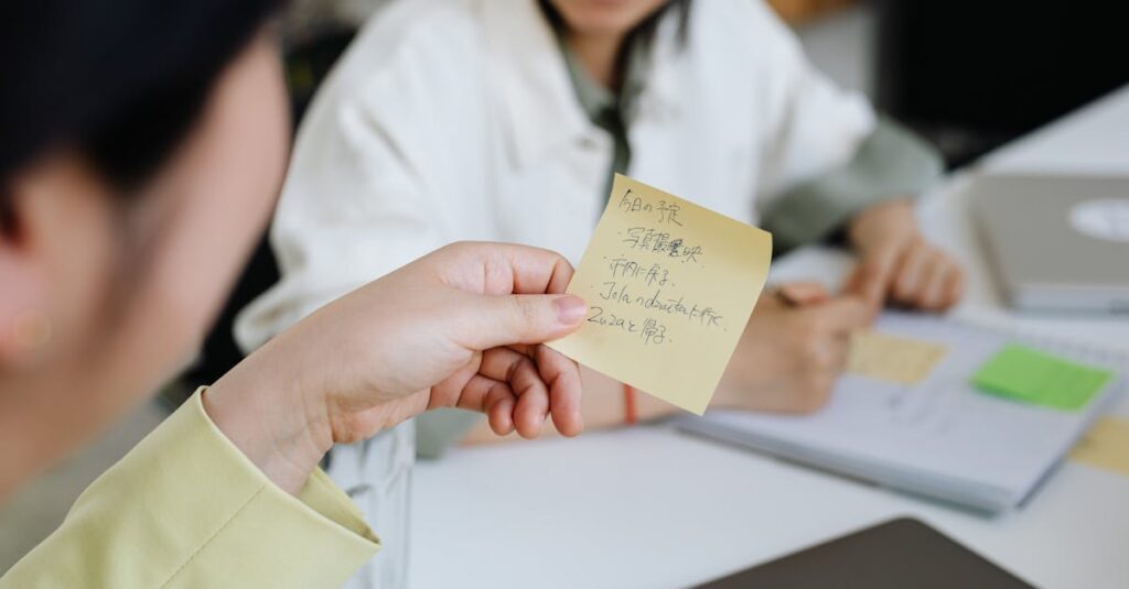 noteでファンとの関係を深める運用や継続のコツを表すイメージ。コメント対応やシリーズ化などの要素を示す。