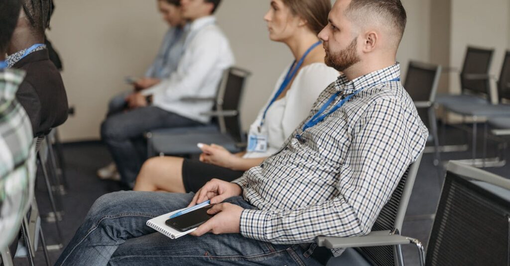 noteでファンとの関係を深める運用や継続のコツを表すイメージ。コメント対応やシリーズ化などの要素を示す。