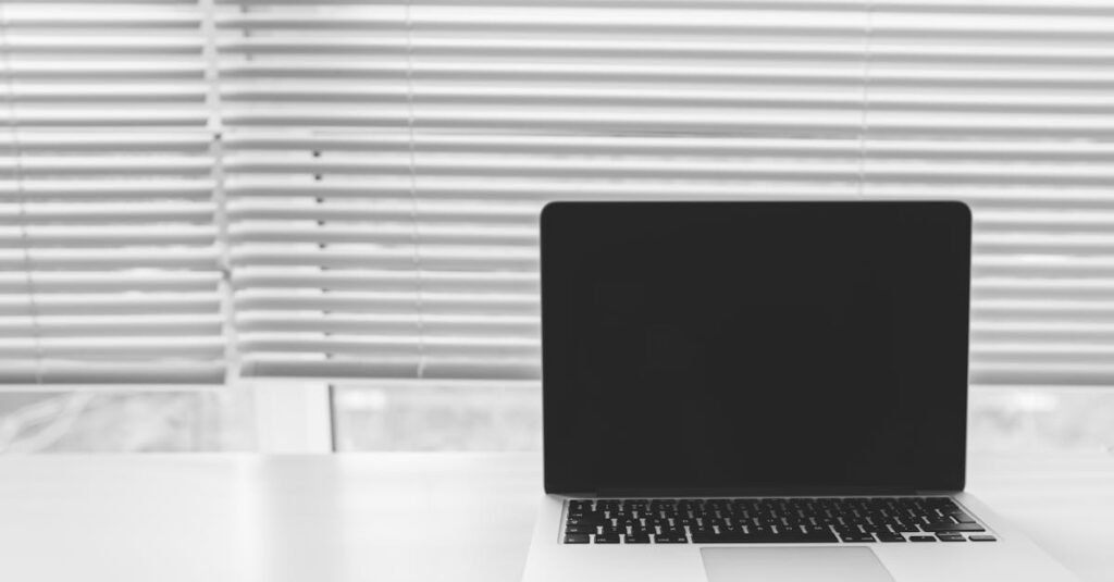 無料ブログと有料ブログの違いを比較する図