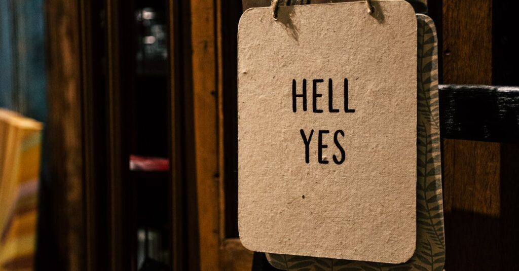 ブログを再開して前向きに書き続けるための7つのリセット戦略を実践するブロガーのイメージ。再スタートと成長の象徴的ビジュアル。